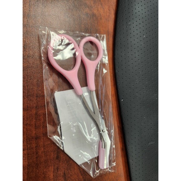 Precision Eyebrow Trimmer - Picture 3 of 3